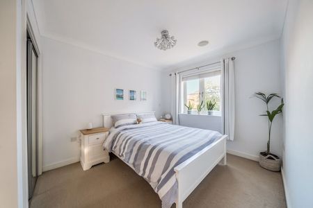 Meadrow, Godalming - 2 bedrooms Property for lettings - Seymours - Photo 3