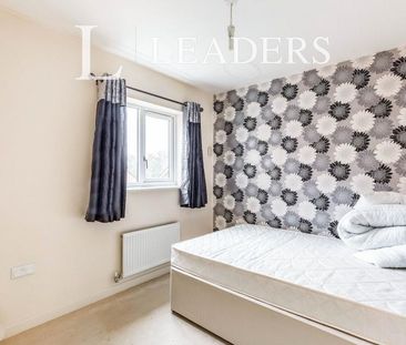 3 bedroom house to rent Olympic Square, Corby, Northamptonshire, NN18 - Photo 3