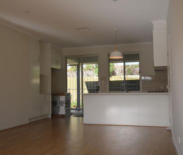 1B Comley Street - Photo 2