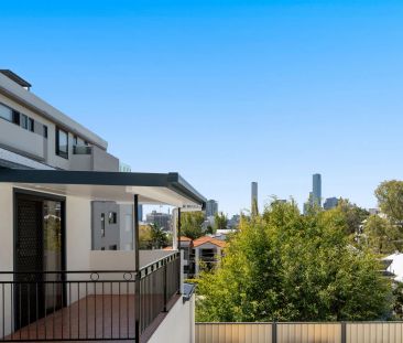 Renovated Highgate Hill Townhouse! - Photo 2