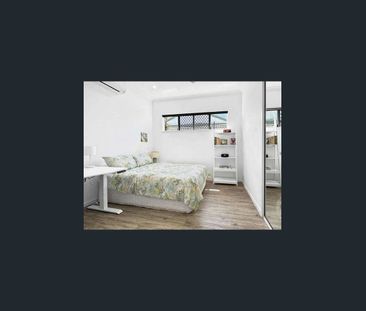 Stylish & Modern Home In Edge Hill - Photo 5