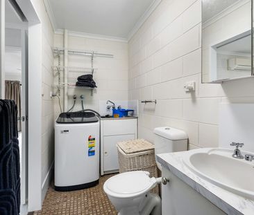 SPACIUOS AND CONVENIENT LIVING IN EDGE HILL!!!! - Photo 4