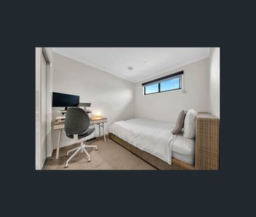 Conveniently located, Modern three-bedroom Home! - Photo 4