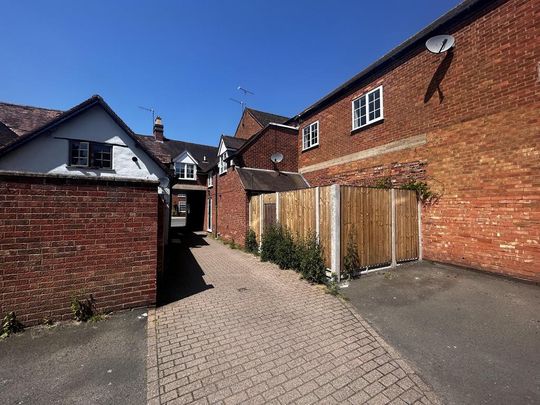 2 bedroom townhouse to rent - Photo 1