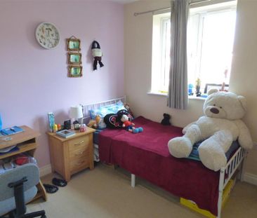 4 bedroom end of terrace house to rent - Photo 5