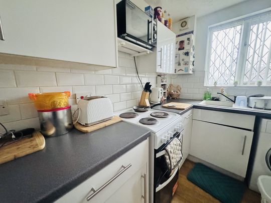 Hudson Close, Bradford - Photo 1