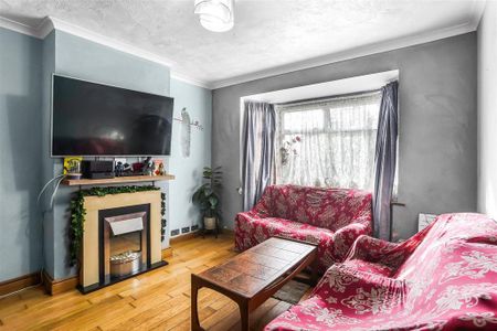 4 bedroom semi-detached house to rent - Photo 3