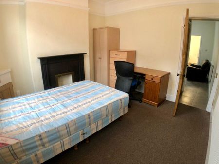 3 bedroom end of terrace house to rent - Photo 2