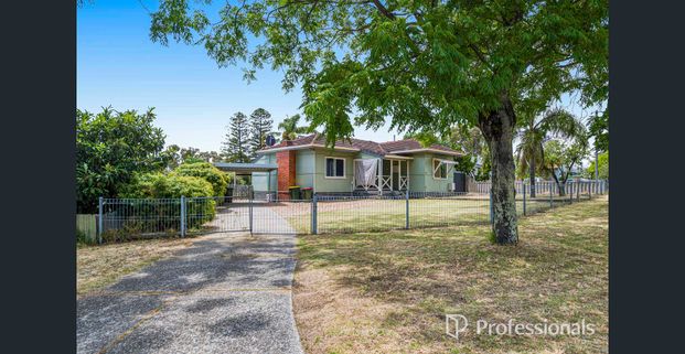 Charming 3-Bed Home with Spacious Yard in Medina - Photo 1
