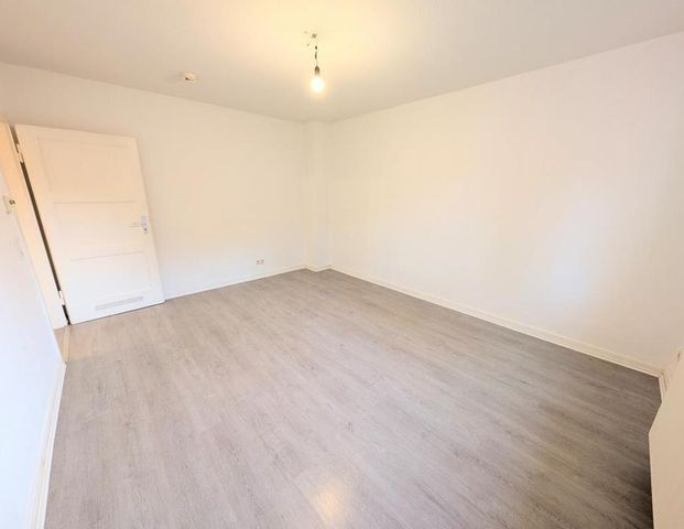 **Singles und Paare aufgepasst: +grauer Laminat +neues Tageslichtbad +frisch gestrichen** - Foto 1