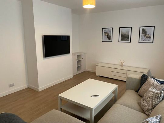 19 Deeside Crescent, Aberdeen, AB15 7PT - Photo 1