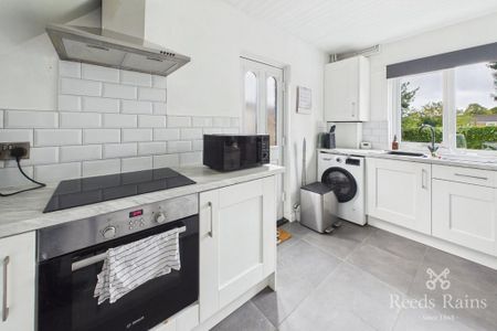 2 bedroom semi-detached house to rent - Photo 5