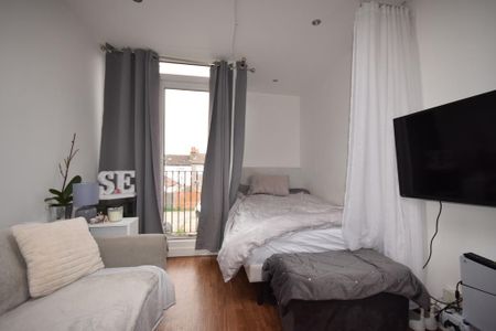 Studio to rent - Photo 2