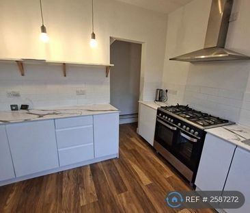 2 bedroom terraced house to rent - Photo 2