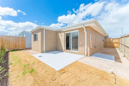 “Contemporary Comfort in Prime Tarneit Location I Three-Bedroom House” - Photo 5