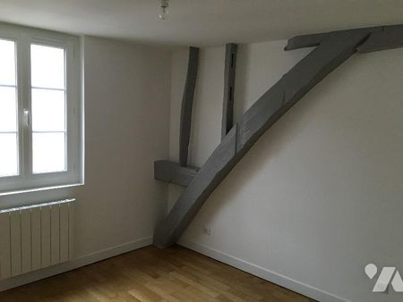 A LOUER UN APPARTEMENT, centre ville, proximité place des Carmes, ds un immeuble donnant sur co... - Photo 2