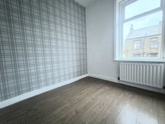 Stoodley Terrace, Halifax - Photo 1