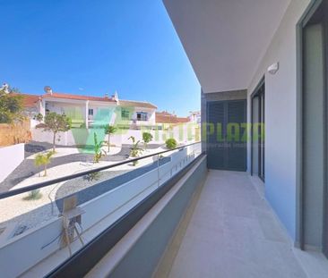 2 room luxury Flat for rent in Alvor, Portimão, Distrito de Faro - Photo 3