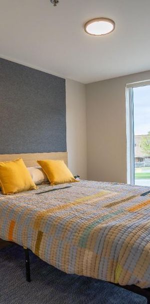 4 1/2 APPARTEMENT MEUBLÉ À LOUER - Photo 1