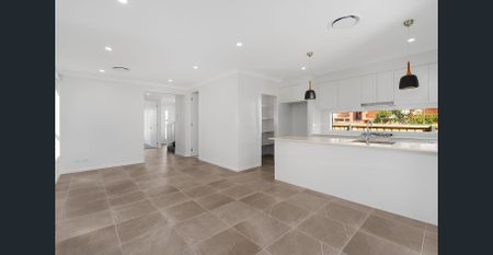 Modern five bedroom home prime Casula pocket - Photo 2