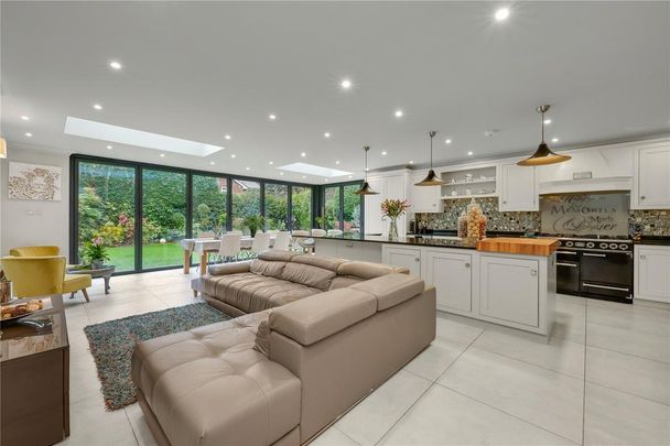 4 bedroom detached house to rent - Photo 1