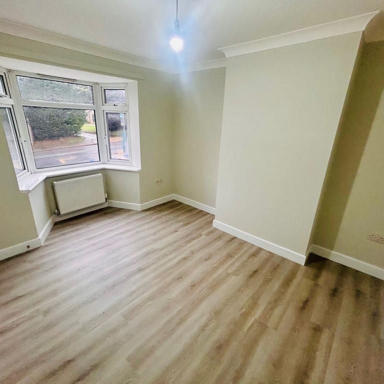 4 bedroom semi-detached house to rent - Photo 1