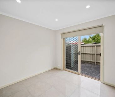 Exquisite Two-Storey Townhouse - Photo 1