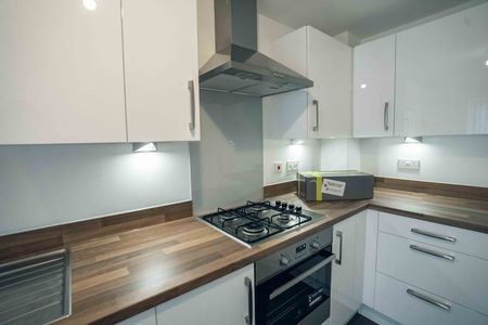 3 Bed End Terrace, Rowton Lane, B5 - Photo 2