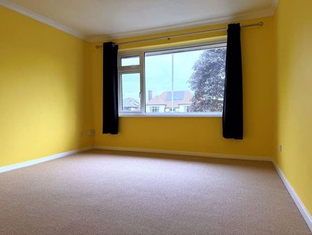 Hucclecote Road, Hucclecote - Photo 2