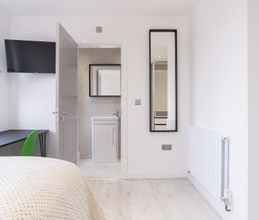 6 bedroom house to rent - Photo 2