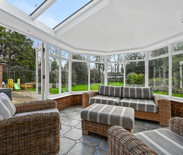 5 bedroom detached house to rent - Photo 2