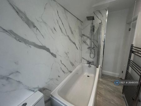 2 bedroom end of terrace house to rent - Photo 5