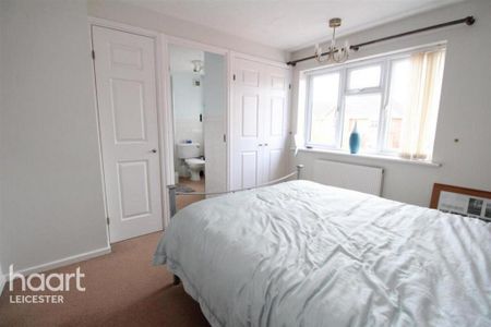 1 bedroom in a house share to rent - Photo 3