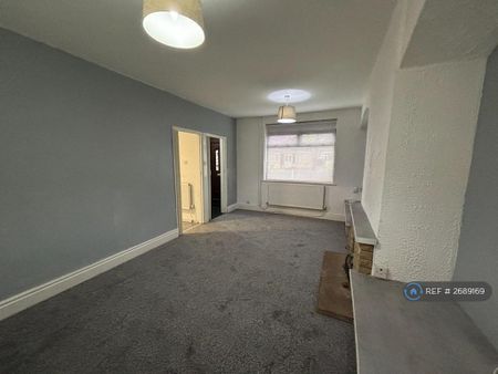 3 bedroom semi-detached house to rent - Photo 3