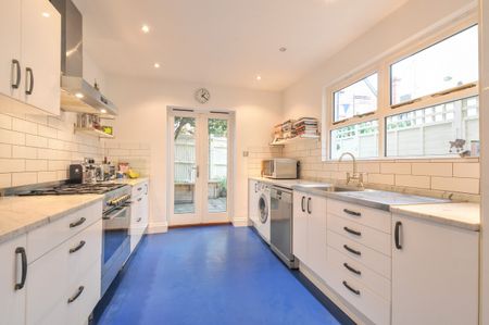 3 Double Bedroom Terrace House to let in Tunbridge Wells - Photo 2