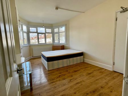 Studio Flat, Strathmore Gardens, N3 - Photo 4