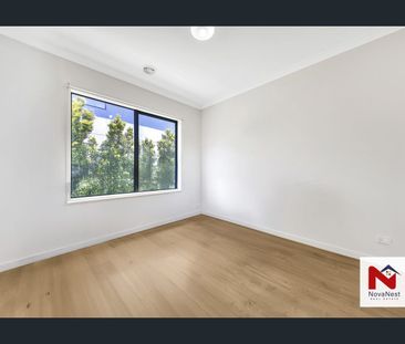 Masterpiece in Truganina!! Perfect location - Photo 2