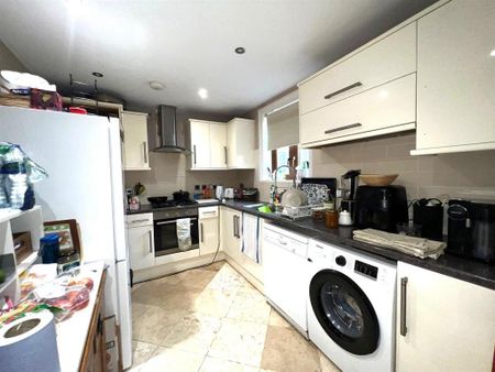 5 bedroom semi-detached house to rent - Photo 5