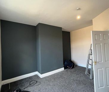 2 bedroom end of terrace house to rent - Photo 4