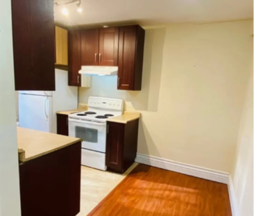 10 Mount Royal Avenue apartment — Toronto, ON (2-Bedroom) - 2 Bedroom - Photo 2