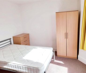 6 bedroom terraced house to rent - Photo 2