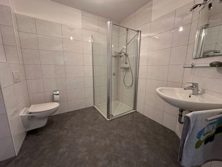 Stuhr: TOP renovierte 2 Zimmer Whg., neue EBK, großem Balkon, TG-Stellplatz, Fahrstuhl, barrierefrei - Photo 5