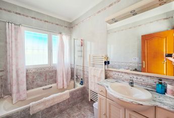 LONG TERM RENTAL Beautiful villa with sea views for rent in Benissa coast with 5 bedrooms.