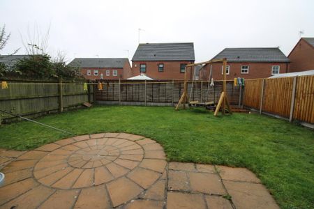 4 bedroom detached house on Purser Drive, Warwick, CV34 6BM - Photo 4