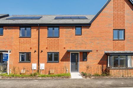 3 bedroom semi-detached house to rent - Photo 4