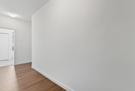 508-8509 158 St, Surrey - Photo 4