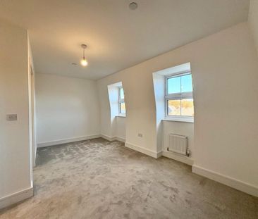 Waterfront Crescent, Mytchett, Camberley, Surrey, GU16 - Photo 6