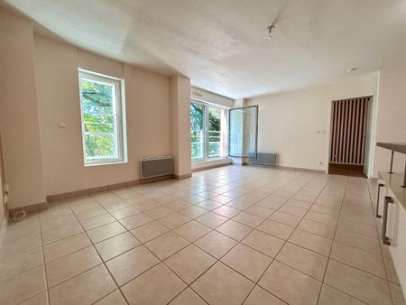 Location Appartement 3 pièces 67m² REZE 44400 - Photo 2