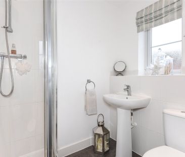 2 bedroom in Carina Drive, Wokingham - Photo 6