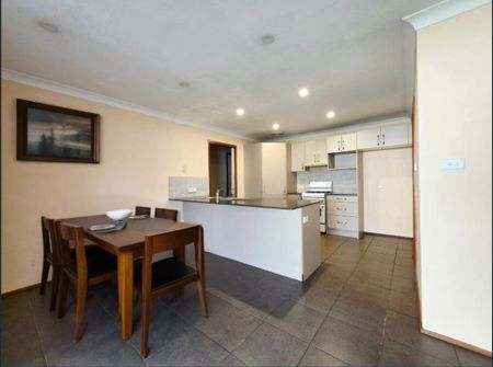 Comfort, Convenience in the Heart of Bligh Park - Photo 3